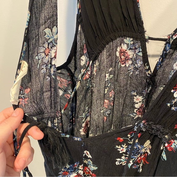 American Threads Low Cut Flowy Floral Dress - Size Small - Picture 11 of 16